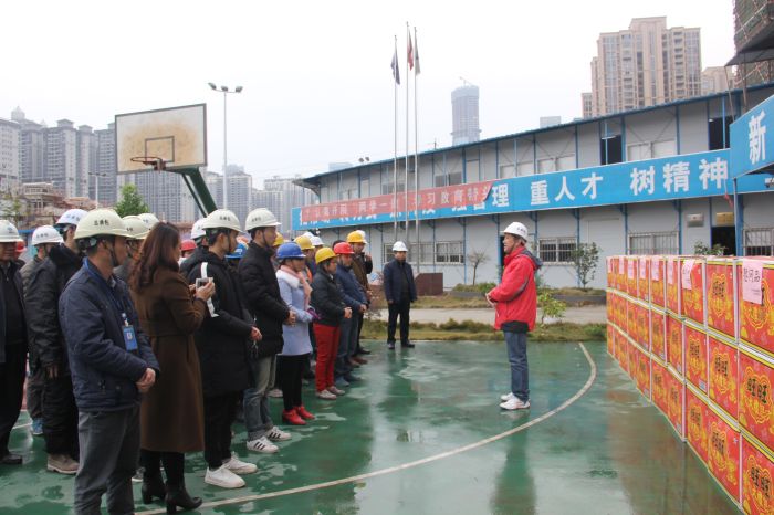 1515552081579121.jpg 006慰问品发放现场.jpg