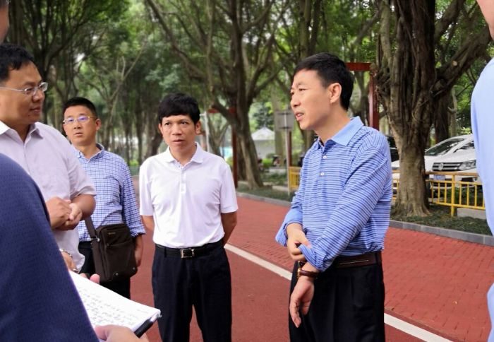 1542189856663464.jpg 张文军视察现场1.jpg