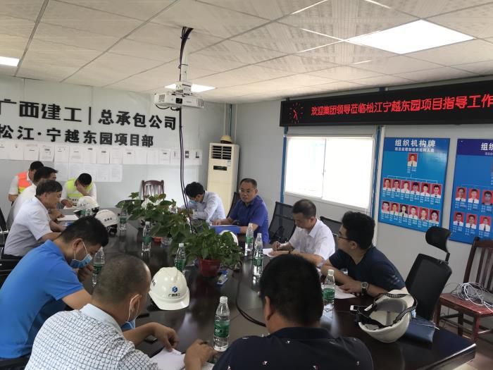 16.2�ۻ��ֳ������������˲ӱ� ��700.jpg