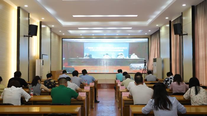 9.1�ܳа���˾�ֻ᳡������������ ��700.JPG