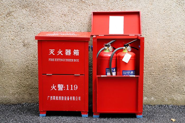 1597916770911714.jpg 3.1灭火箱被安排到准确位置.JPG