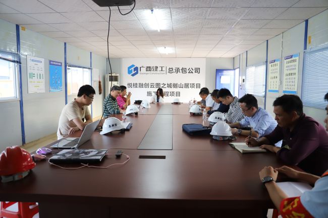 8�ۻ��ֳ������������� ��.jpg