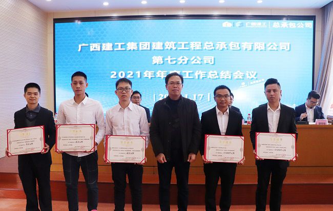 ����ѵΪ��ְ������֤�顣�����ϴ� �㣨��ͼ��.jpg