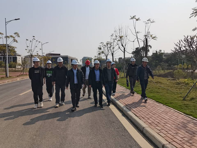 �����������Ŀ�ֳ������˸�Խ �㣨��ͼ��.png